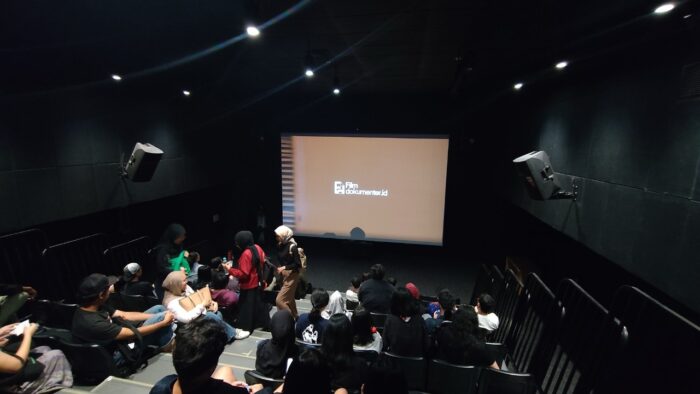 Dokumentasi pemutaran film "A Daughter's Memory" oleh Layar Pinggiran ().